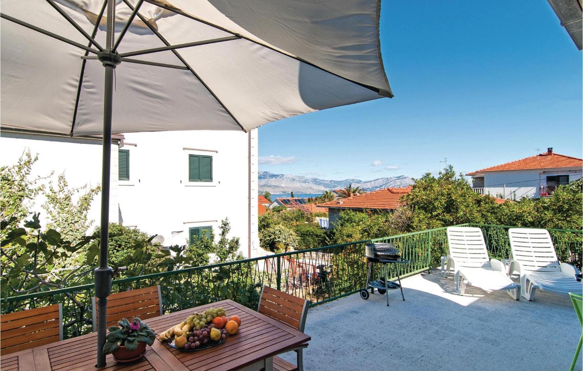 3 Bedroom Cozy Home In Supetar Exterior photo