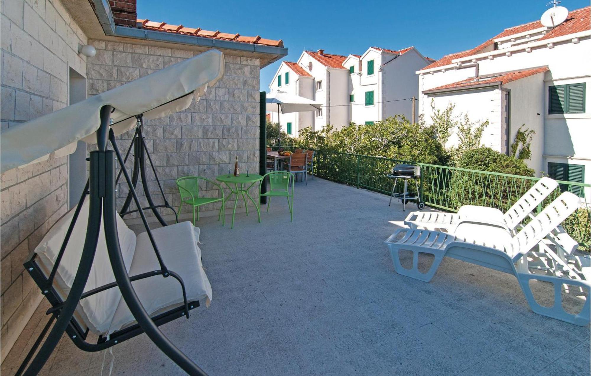 3 Bedroom Cozy Home In Supetar Exterior photo